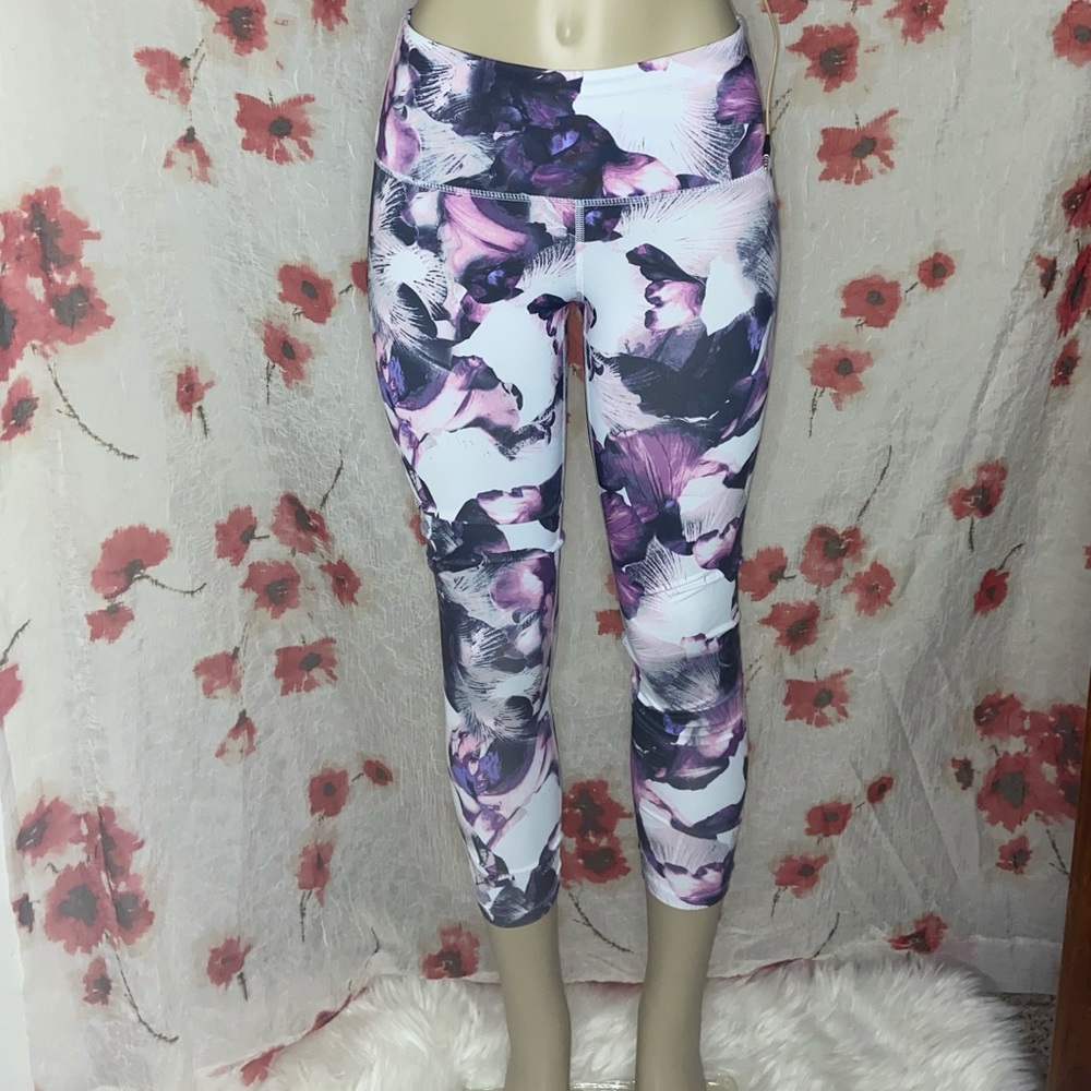 Floral Activewear Capri leggings •pink/purple •